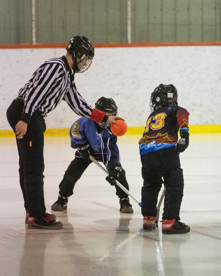 Ballon sur glace : un tournoi de la Ligue provinciale mineur au